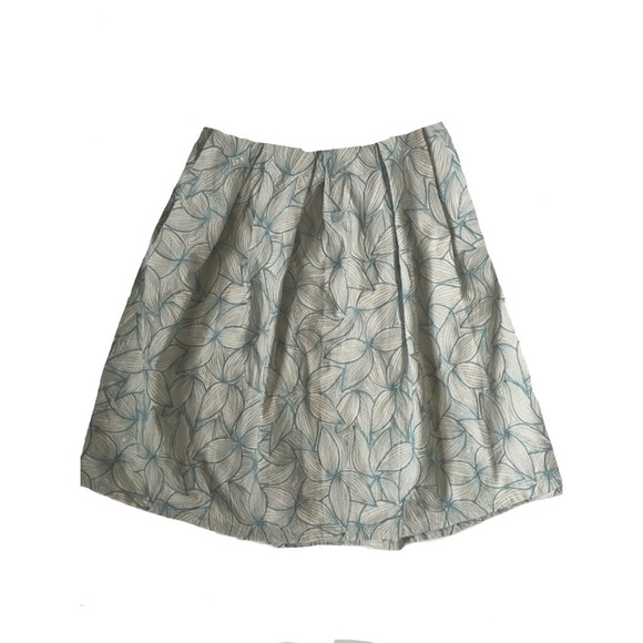 Club Monaco Skirt with Floral appliqué Embroidery - Picture 2 of 6